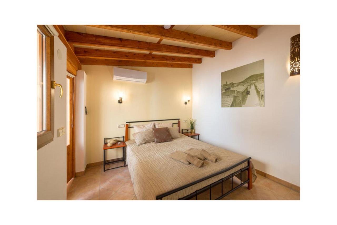 Boutique Hostal "Born53" Im Stadtkern Von Llucmajor, Mallorca Aparthotel Лукмахор Екстериор снимка